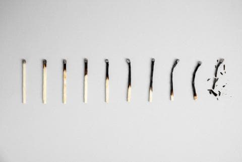 A row of matches becomes increasingly more burnt out