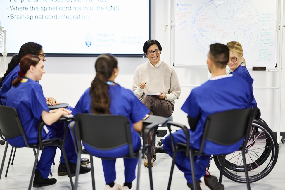 Sonia Kumar teaching students