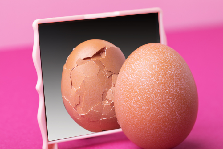 A whole egg looks in the mirror, but a broken one is reflected