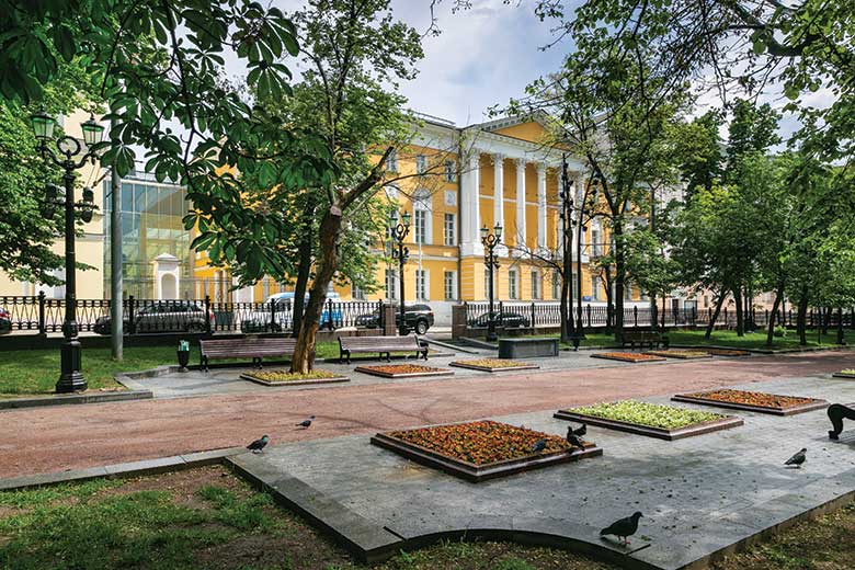 1-hse-hub-pokrovsky-boulevard