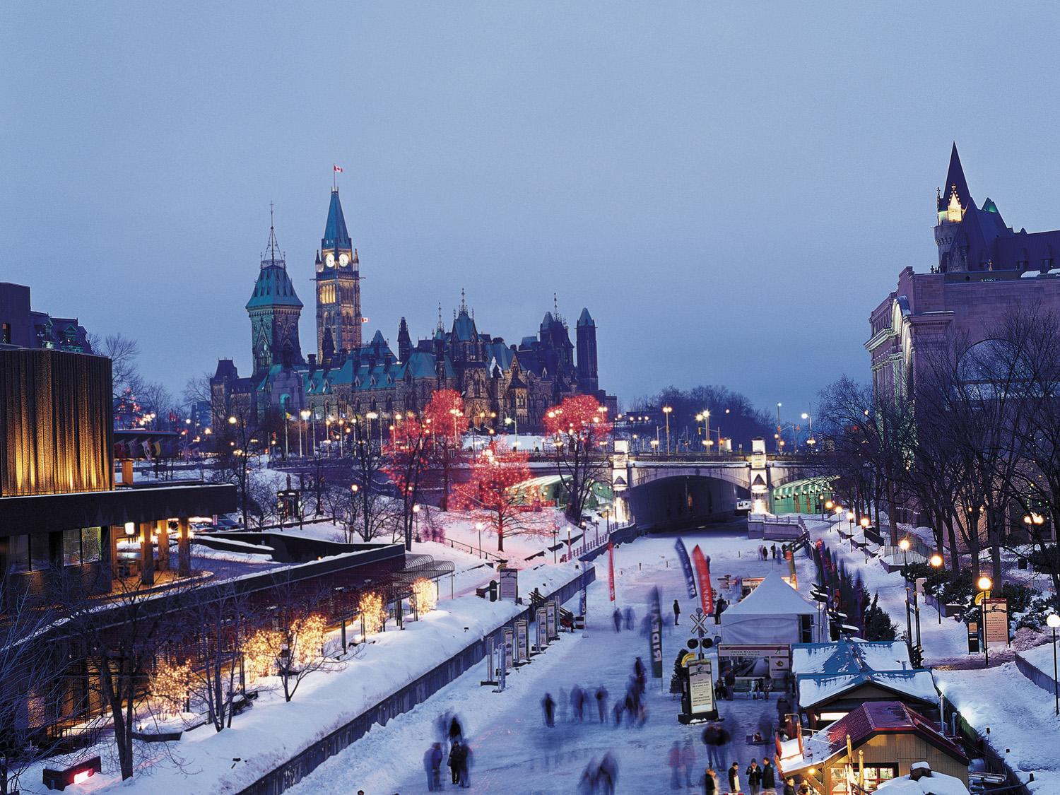 Rideau-Canal-Skateway-at-night-with-lights-credit-Ottawa-Tourism (1)