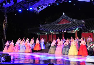 A beauty contest, symbolising graduate selection