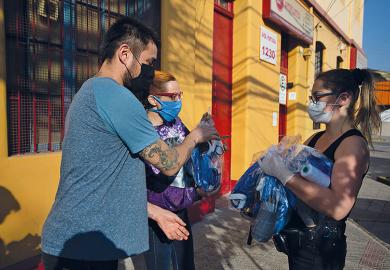 distributing masks in Chile