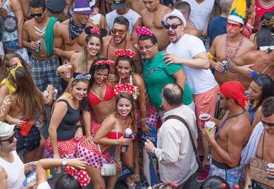 Crowd taking photos