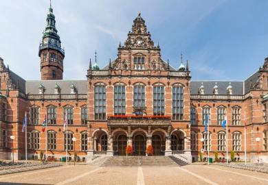 The University of Groningen has won praise for its reaction to the shift online