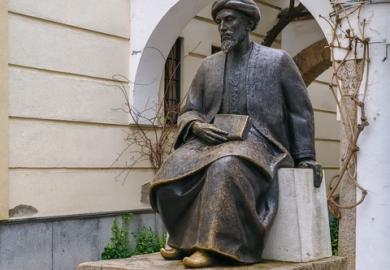 A statue of the philosopher Maimonides