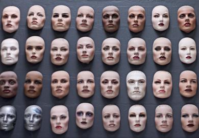 Wall of face moulds (diversity)