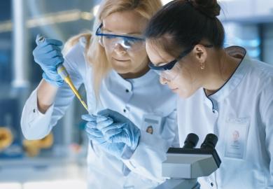 Women scientists at the bench