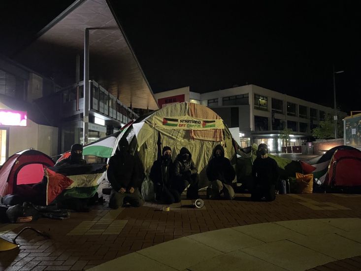 Students occupy Warwick piazza over university's 'Israel ties' - Vimarsana News