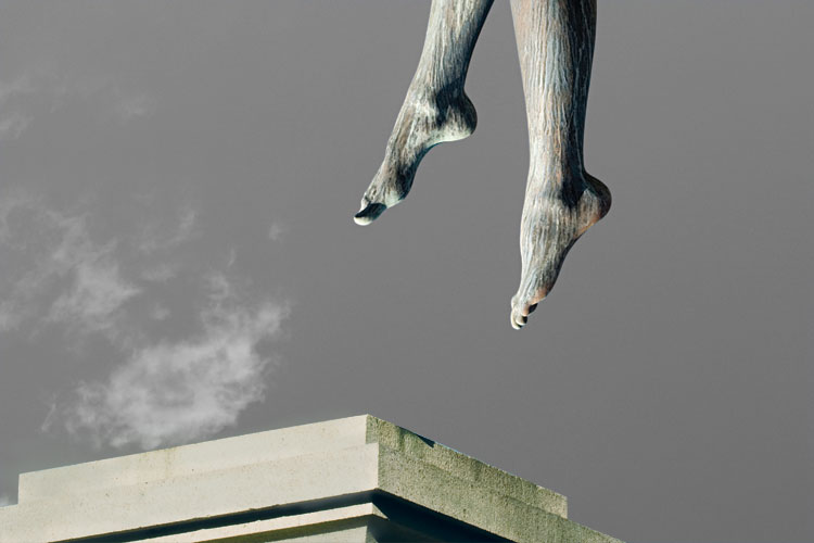 Legs of statue being removed from plinth