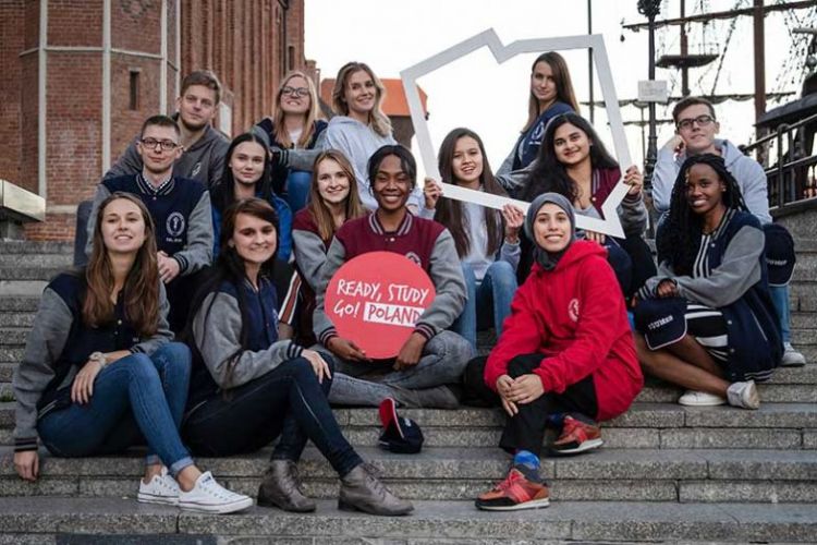 Polska stara się przyciągać zagranicznych studentów