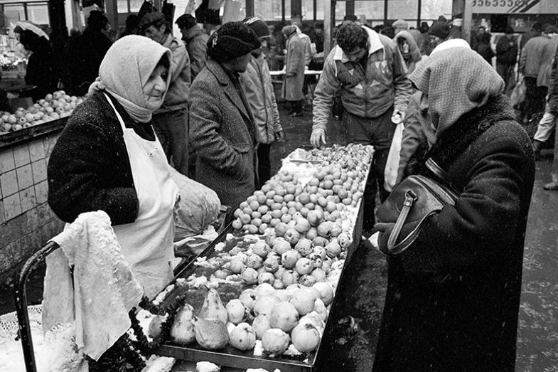 Food market with two women in Tbilisi, Georgia, 1994. Symbolising the marketisation of higher education.