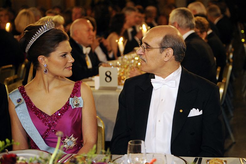 The 2008 Nobel laureate in Chemistry Martin Chalfie (R) from France speaks with Princess Victoria of Sweden during the banquet at the city hall in Stockholm, 10 December 2008.