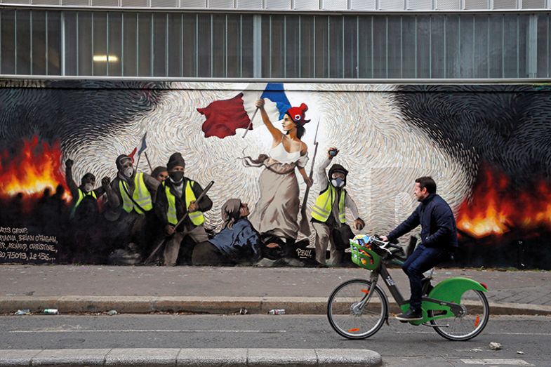 Mural based on Delacroix’s painting “Liberty Leading the People” 