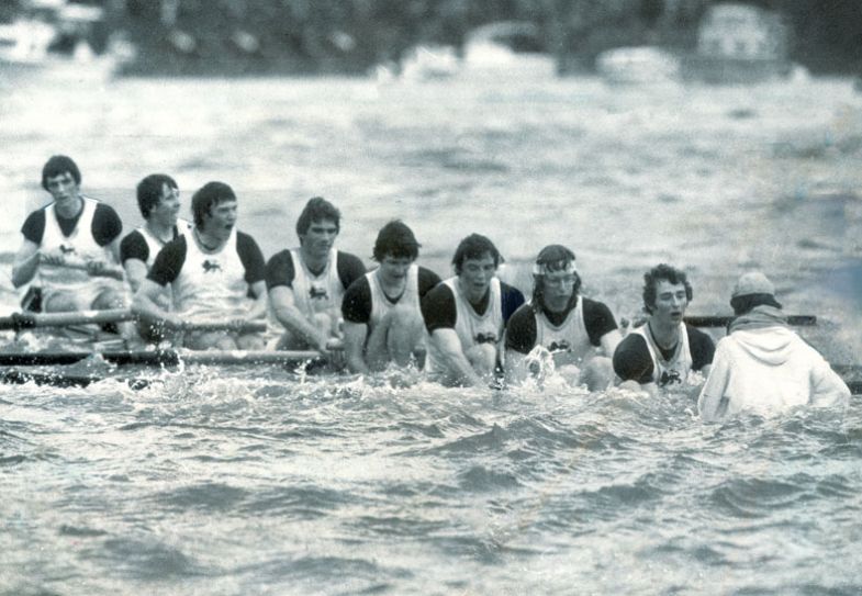 Oxford v Cambridge boat race 1978 crew sink into Thames.