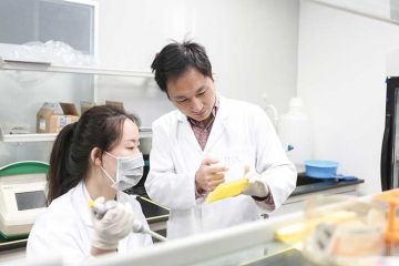 china-lab-workers china-lab-workers