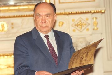 Alexander Yakovlev holding book