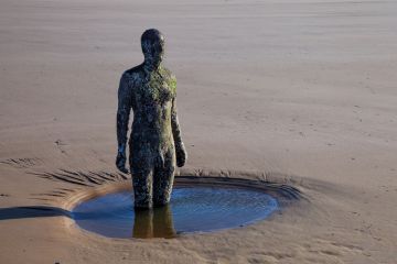 Antony Gormley statue Antony Gormley statue