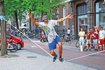 Blindfolded funambulist