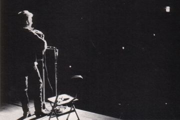 Bob Dylan singing live on stage Bob Dylan singing live on stage