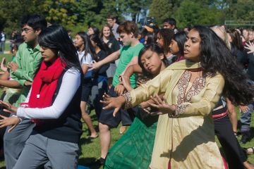 Bollywood dancers