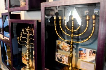 Students from the Denver Center for International Studies learn about menorahs from museum educator Joan Wallis at the Mizel Museum in 2017.