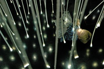 child-with-lights child-with-lights