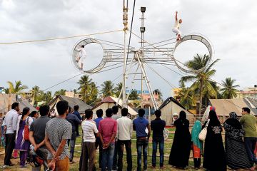 Colombian acrobats