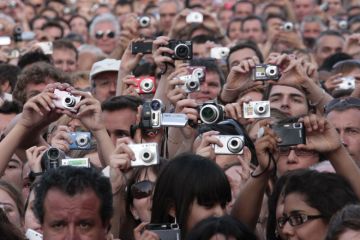 Crowd film on cameras Crowd film on cameras