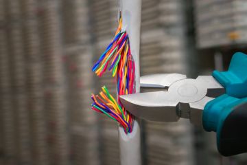 Cutting a multicore cable Cutting a multicore cable