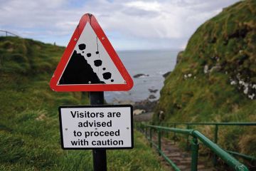 falling-rocks-warning-sign