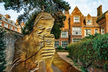 Nigel Farage statue on college campus Nigel Farage statue on college campus