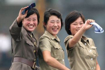 Female North Korean soldiers, Yalu River, 2010 Female North Korean soldiers, Yalu River, 2010