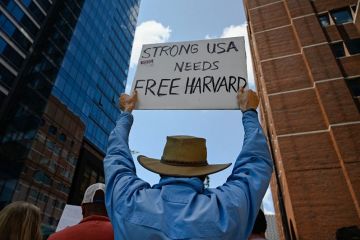 Harvard alumni, students and faculty protest the federal administration cuts outside of the Boston Moakley Federal District Courthouse Harvard alumni, students and faculty protest the federal administration cuts outside of the Boston Moakley Federal District Courthouse