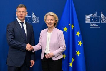 European Commission President Ursula von der Leyen (R) welcomes Hungary's Prime Minister Peter Magyar