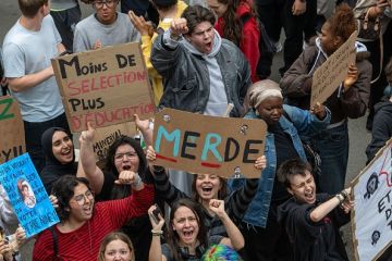 Students gather to protest against the tuition fee increase, outside the headquarters of the Federation Wallonie Bruxelles in Brussels on Wednesday 03 June 2026. Students gather to protest against the tuition fee increase, outside the headquarters of the Federation Wallonie Bruxelles in Brussels on Wednesday 03 June 2026.