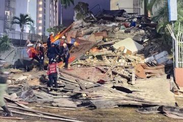 Building collapsed due to earthquake in Venezuela Building collapsed due to earthquake in Venezuela