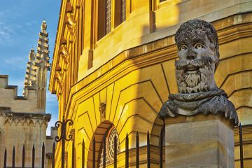 Happy statue Oxford