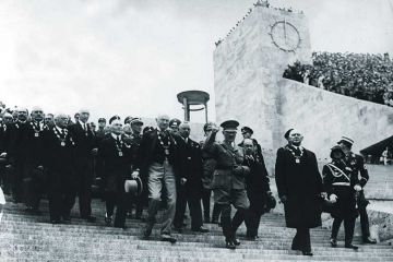 hitler-steps-wave hitler-steps-wave
