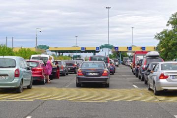 Long queues at an EU border crossing in Hungary Long queues at an EU border crossing in Hungary
