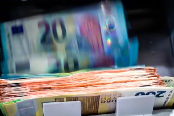 Euro notes in currency-counting machine