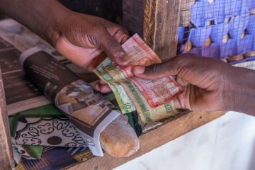 Scene with payment of money in a shop