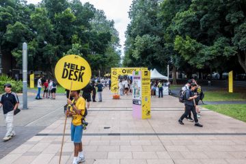 Volunteer student holding a sign offering assistance to visitors on University of New South Wales (UNSW) Orientation Week (O Week) Volunteer student holding a sign offering assistance to visitors on University of New South Wales (UNSW) Orientation Week (O Week)