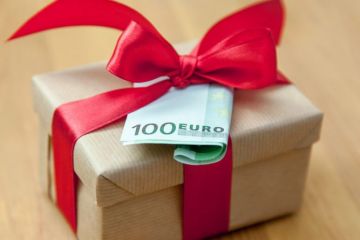 Gift with 500 euro note attached