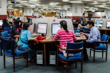 People searching information on internet in National Taiwan Library.