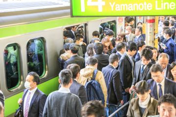 Crowd of commuters ascends and drops from train at rush hour in Shinjuku Station Crowd of commuters ascends and drops from train at rush hour in Shinjuku Station