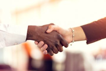 Shaking hands with your PhD supervisor. We provide tips from experts on how to approach and make a good impression with a potential PhD supervisor.