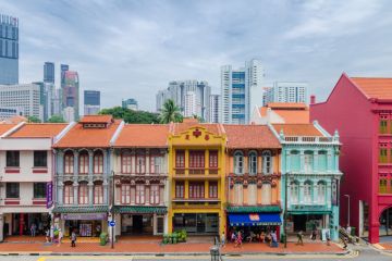 Colorful heritage buildings at Singapore Chinatown. 