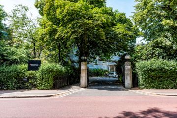 Regent's University London