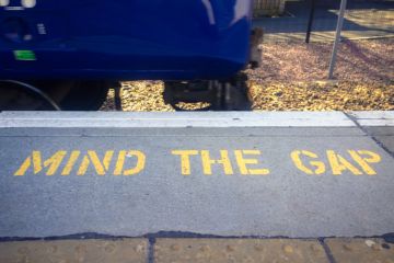 Mind the Gap sign on the Tube